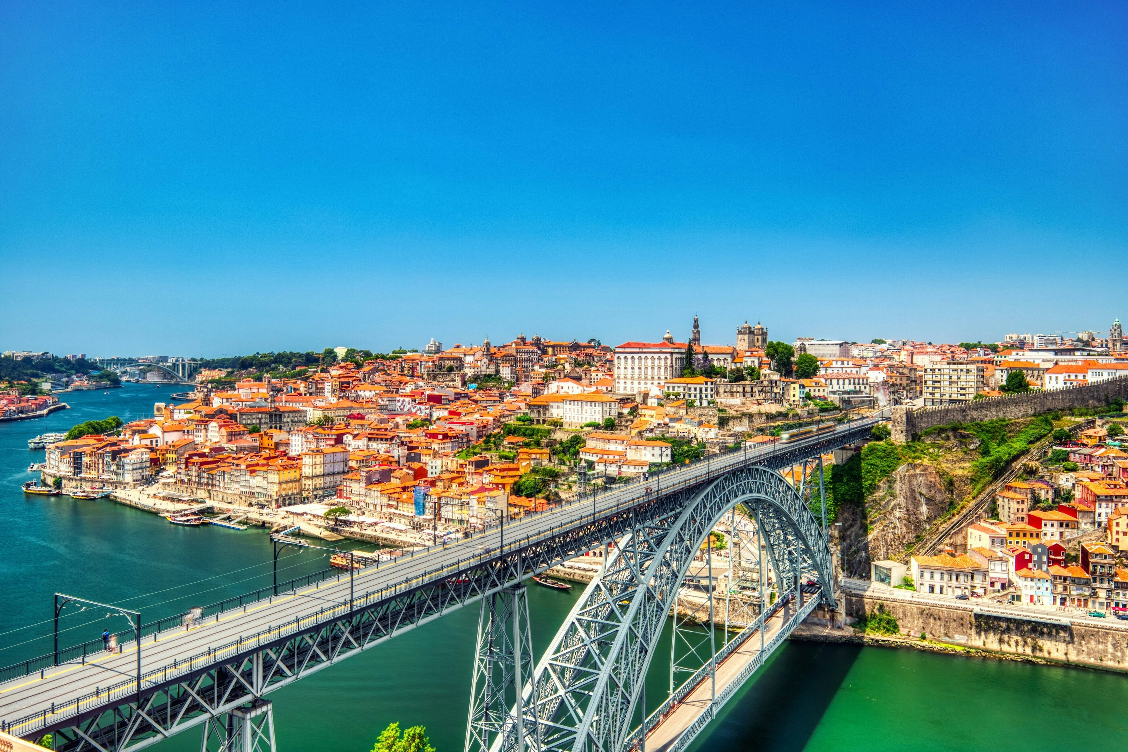 Uma imagem da Ponte Luís I no Porto, em Portugal